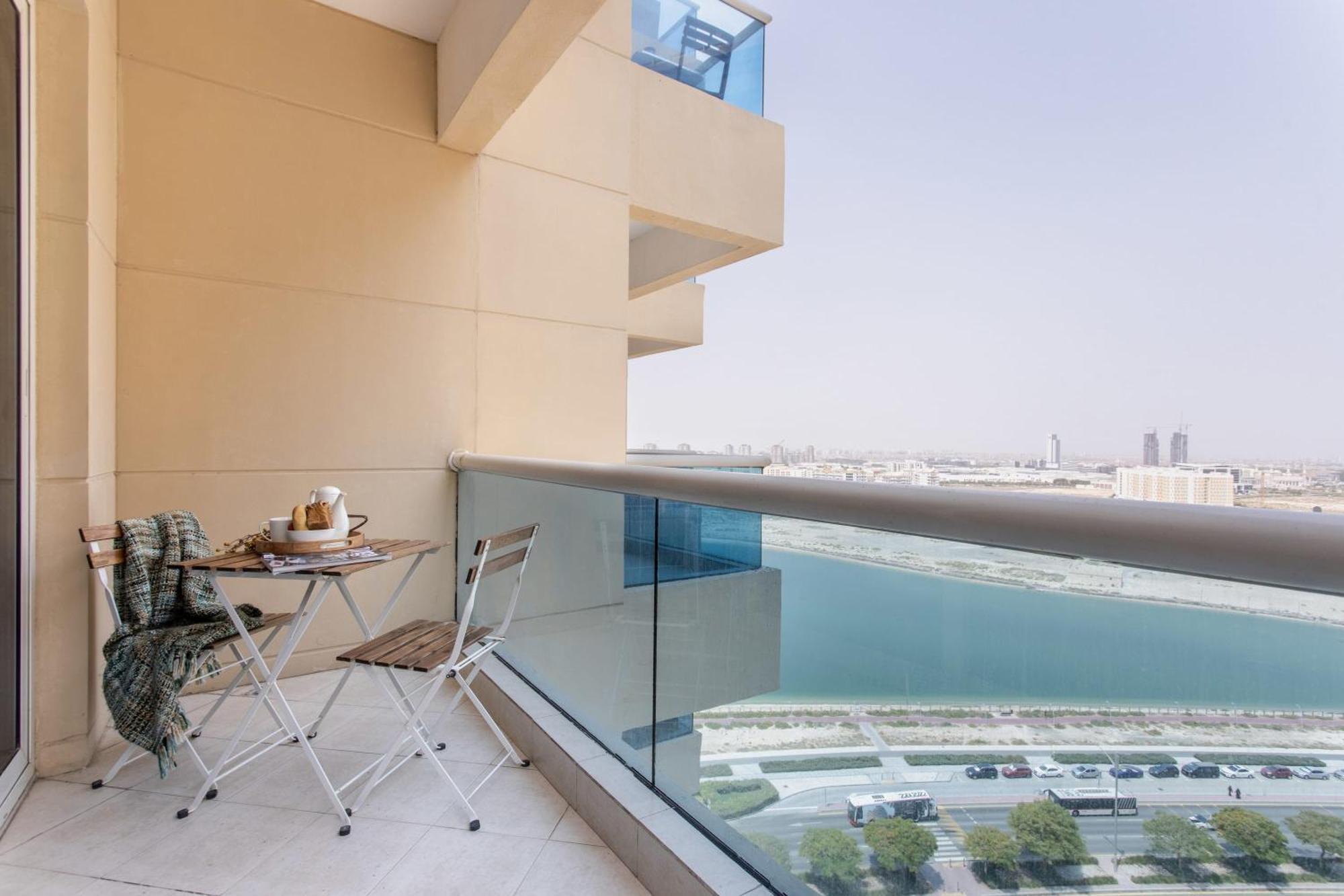 Frank Porter - Damac Crescent A Apartment *