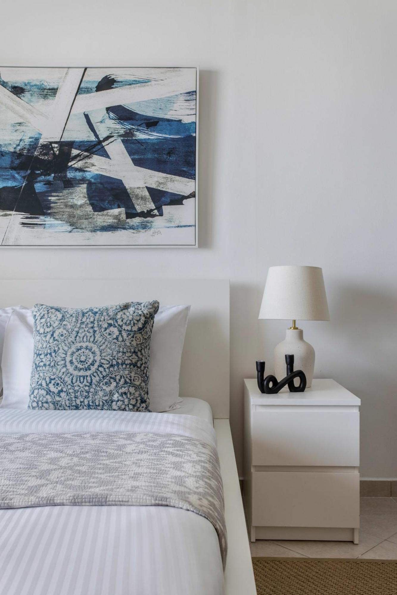 Frank Porter - Damac Crescent A Apartment
